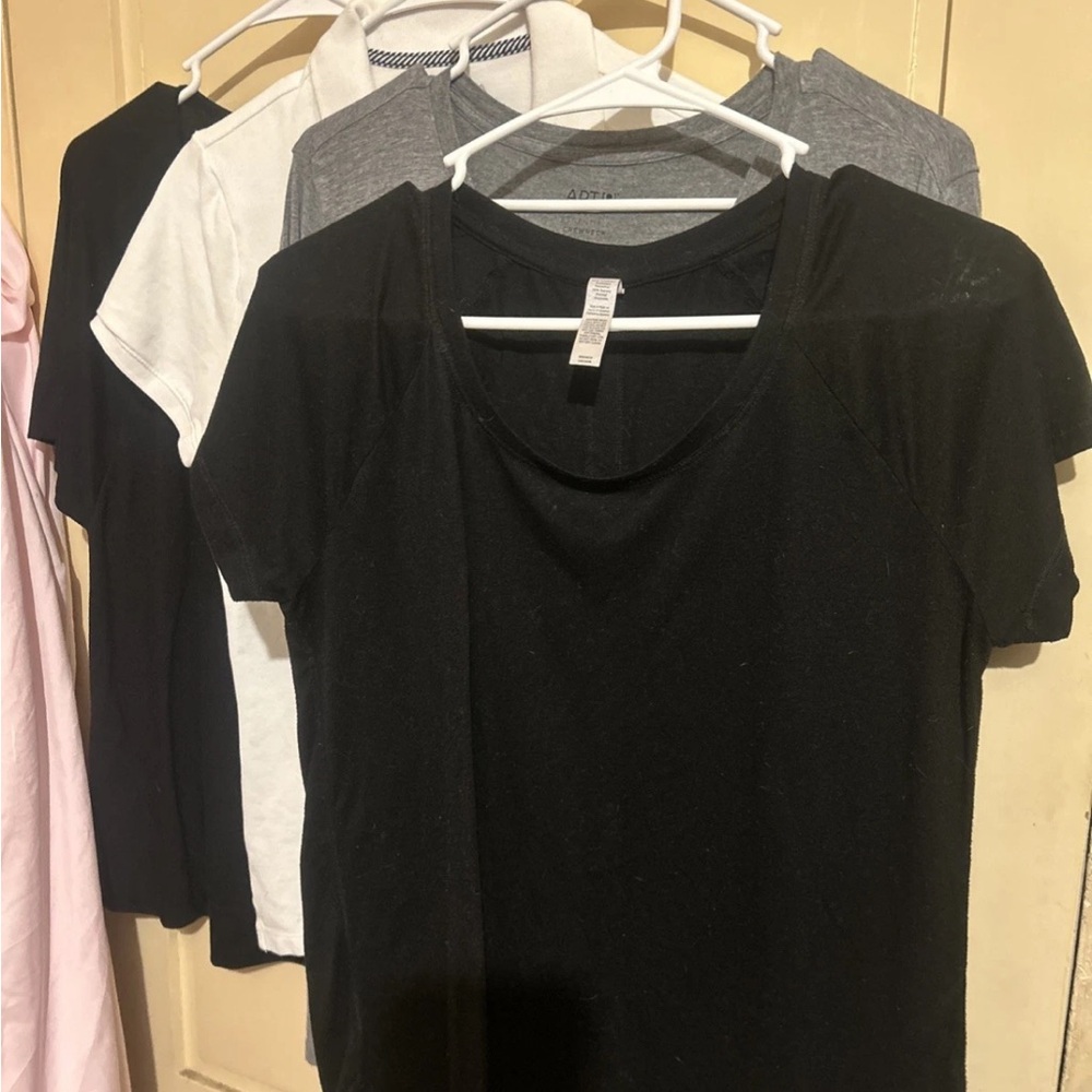 Lot Of 4 Women’s Shirts Size Large